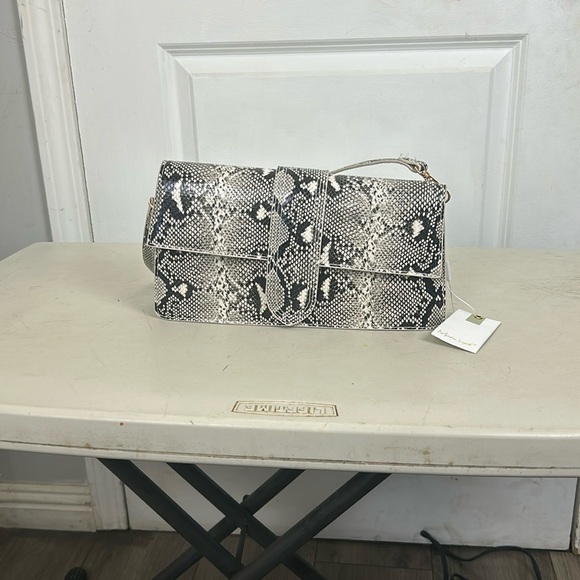 Moda Luxe snakeskin purse - Picture 1 of 2